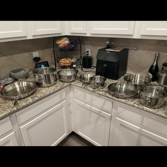 13 Piece Calphalon Cookware Set.
